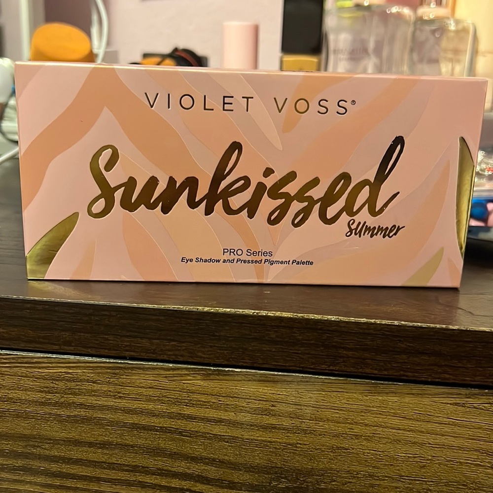 It has 10 different shade colors. Haven’t opened it